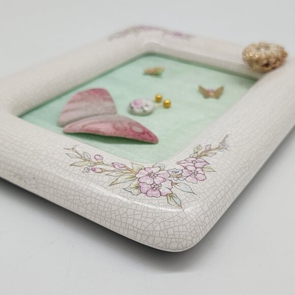 Vintage Inspired Floral Ceramic Butterfly Wall Frame With Crackle Finish & Gold - Picture 10 of 11
